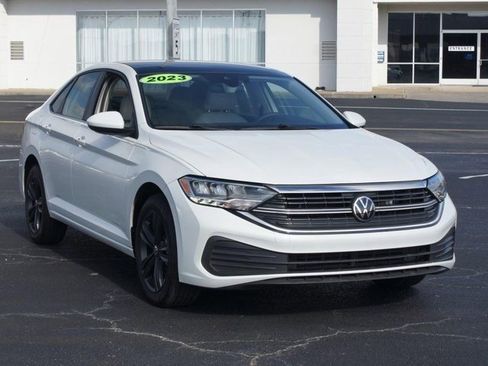 Used 2023 Volkswagen Jetta SE w/ Panoramic Sunroof Package image 24