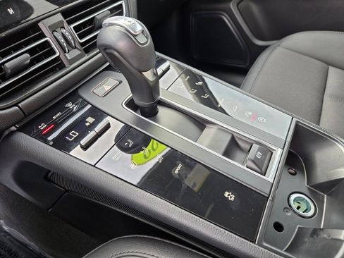 Used 2022 Porsche Macan image 26
