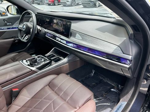 Used 2025 BMW 740i RWD image 41