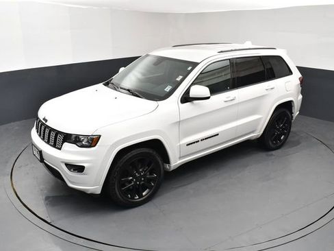 Used 2019 Jeep Grand Cherokee Altitude image 15
