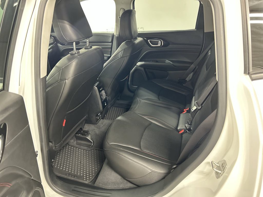 Used 2022 Jeep Compass Trailhawk w/ Trailhawk Convenience Group AWD/4WD image 19