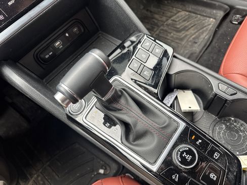 Used 2025 Kia Sportage SX image 24