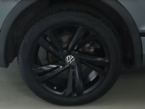 Used 2023 Volkswagen Tiguan SE R-Line FWD image 13