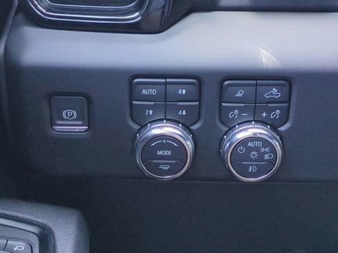 Used 2023 GMC Sierra 1500 AT4 w/ Technology Package AWD/4WD image 27