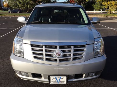 Used 2011 Cadillac Escalade AWD image 12