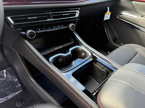 New 2026 Chevrolet Traverse Z71 w/ Enhanced Driving Package image 13