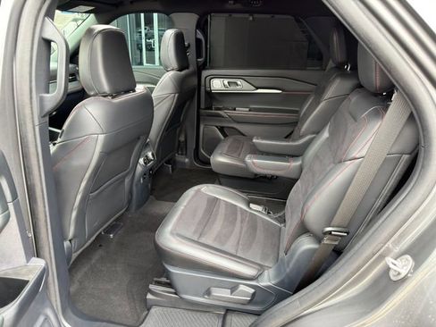 Used 2025 Ford Explorer ST image 14