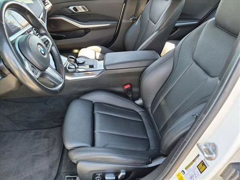 Used 2021 BMW 330i Sedan w/ M Sport Package RWD image 17