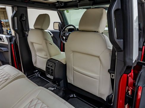 Used 2025 Ford Bronco Heritage Edition image 34