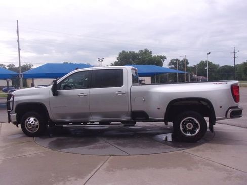 Used 2022 Chevrolet Silverado 3500 LT w/ Convenience Package AWD/4WD image 16