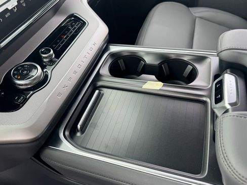 New 2026 Ford Expedition Active RWD image 16