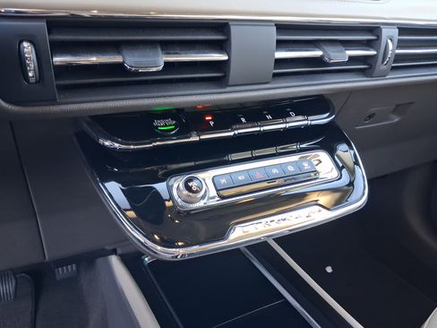 Certified 2023 Lincoln Corsair Reserve FWD image 19