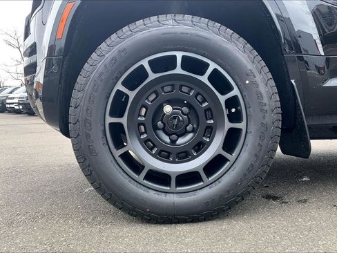 New 2026 Land Rover Defender 110 OCTA image 11