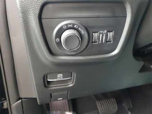 New 2025 Jeep Grand Cherokee Altitude image 12