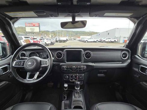 Used 2023 Jeep Wrangler Sahara w/ Cold Weather Group image 15