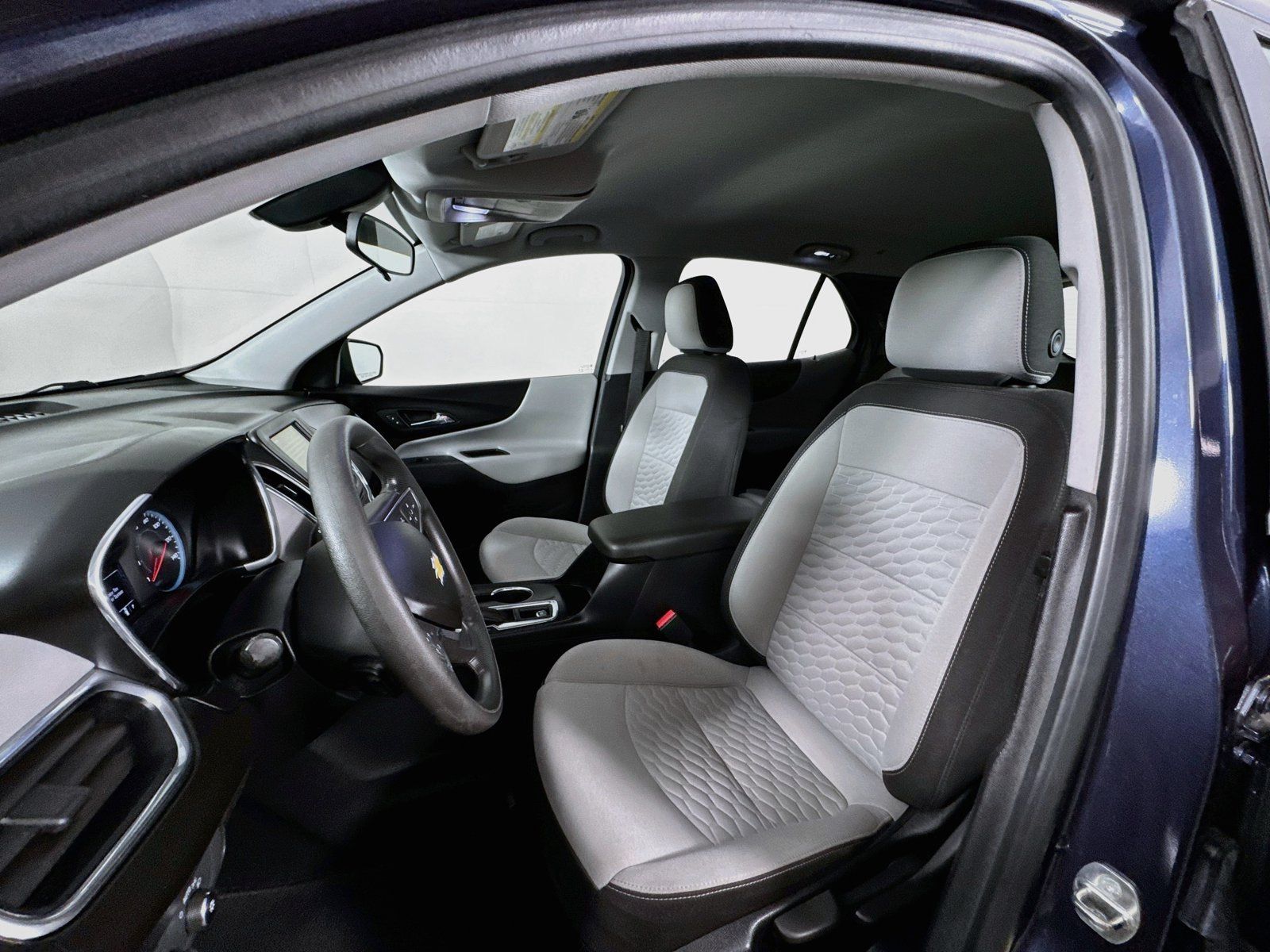 Used 2019 Chevrolet Equinox LS AWD/4WD image 16