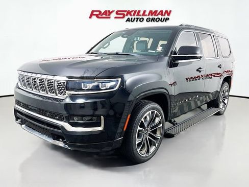 Used 2022 Jeep Grand Wagoneer Series III w/ Rear Seat Video Group 1 AWD/4WD image 3
