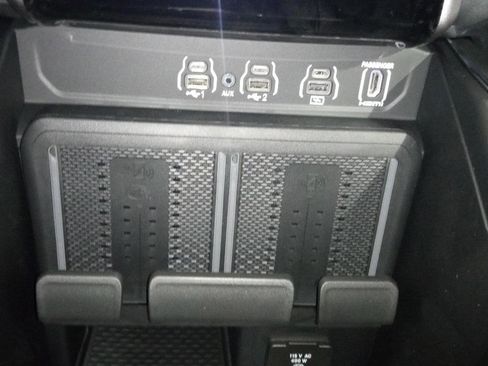 New 2026 RAM 1500 Laramie AWD/4WD image 19