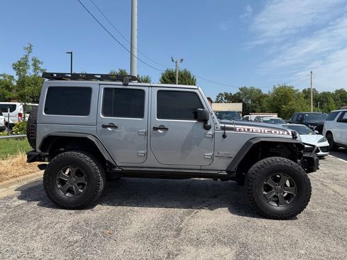 Used 2018 Jeep Wrangler Unlimited Rubicon w/ Dual Top Group AWD/4WD image 2