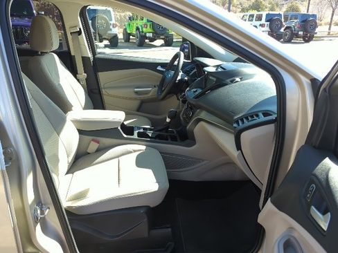 Used 2017 Ford Escape SE w/ Equipment Group 201A image 18