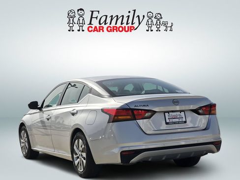 Used 2024 Nissan Altima 2.5 S FWD image 3