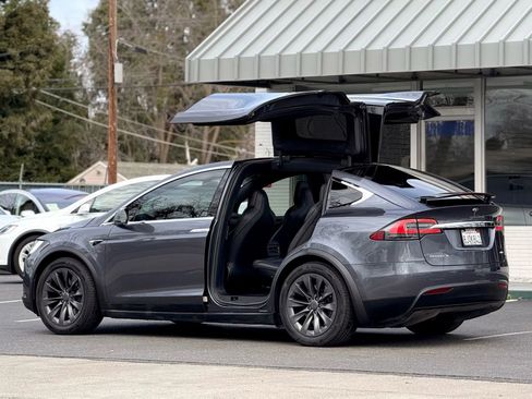 Used 2018 Tesla Model X 100D image 7