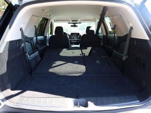 Certified 2025 Nissan Pathfinder SV FWD image 9