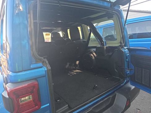 Used 2022 Jeep Wrangler Unlimited Sahara AWD/4WD image 14