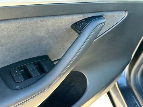 Used 2024 Tesla Model Y Long Range image 18