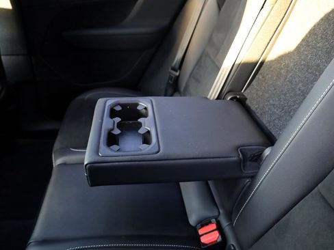 Used 2022 Volvo XC40 T4 R-Design w/ Advanced Package image 20