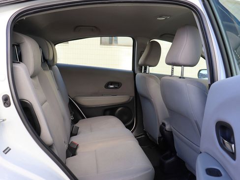 Used 2017 Honda HR-V LX image 17