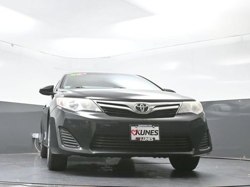 Used 2014 Toyota Camry LE FWD image 46