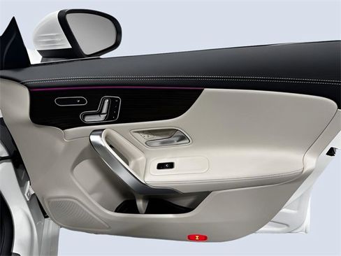 Used 2025 Mercedes-Benz CLA 250 4MATIC image 11