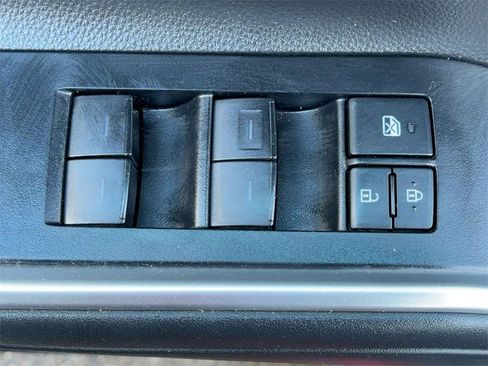 Used 2021 Toyota Highlander XLE image 16