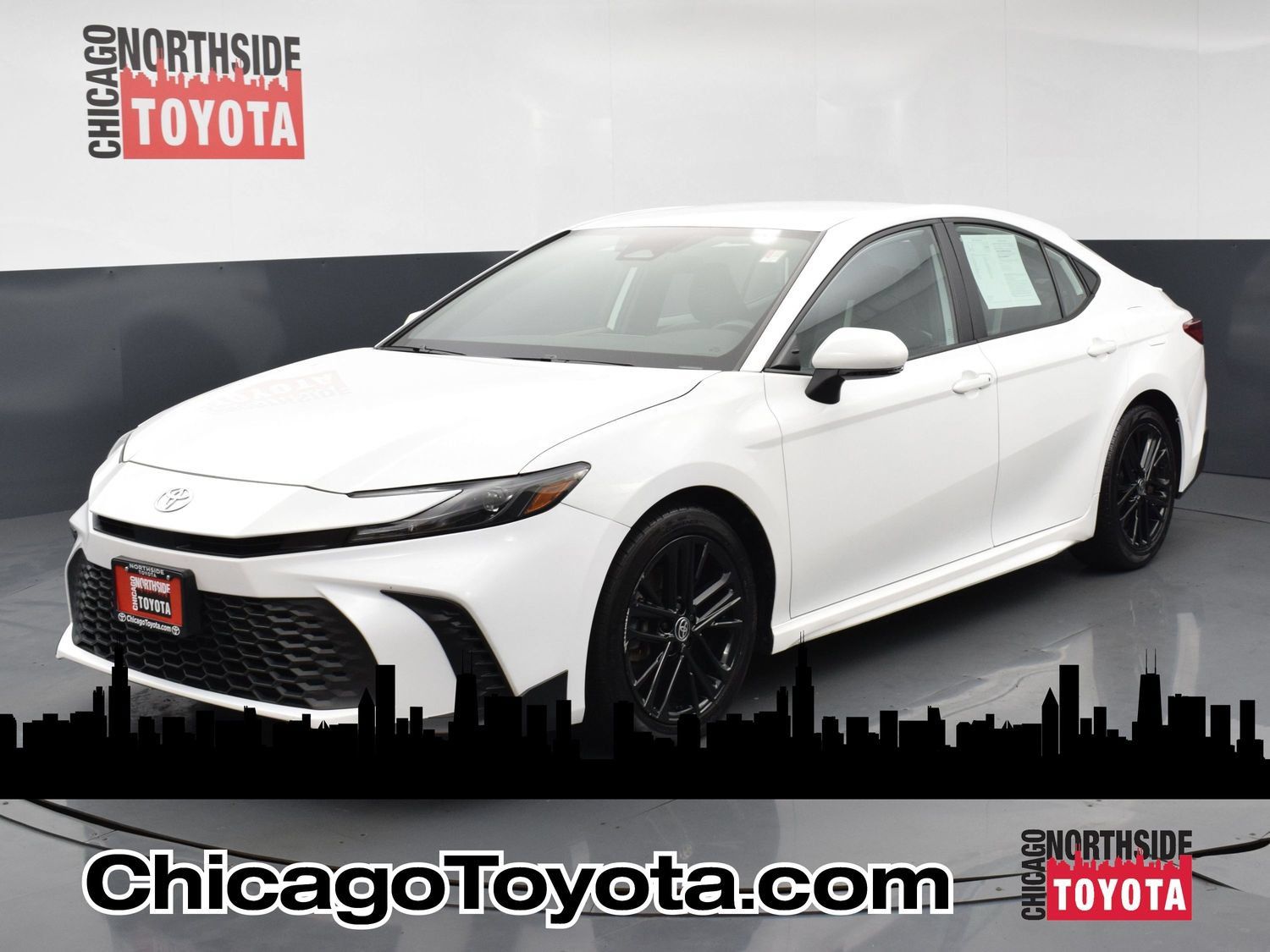 Used 2025 Toyota Camry SE FWD image 1