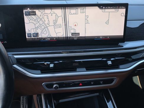 Used 2023 BMW X7 M60i image 8