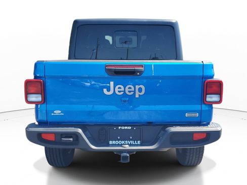 Used 2023 Jeep Gladiator Overland AWD/4WD image 5