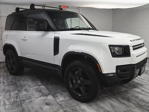 Used 2023 Land Rover Defender 90 X-Dynamic SE image 3