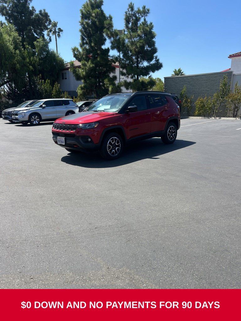 Used 2025 Jeep Compass Trailhawk AWD/4WD image 1