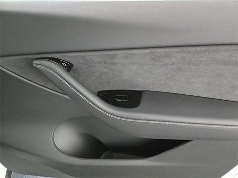 Used 2020 Tesla Model Y Long Range image 24