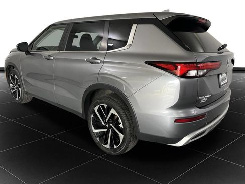 Used 2023 Mitsubishi Outlander SE FWD image 3