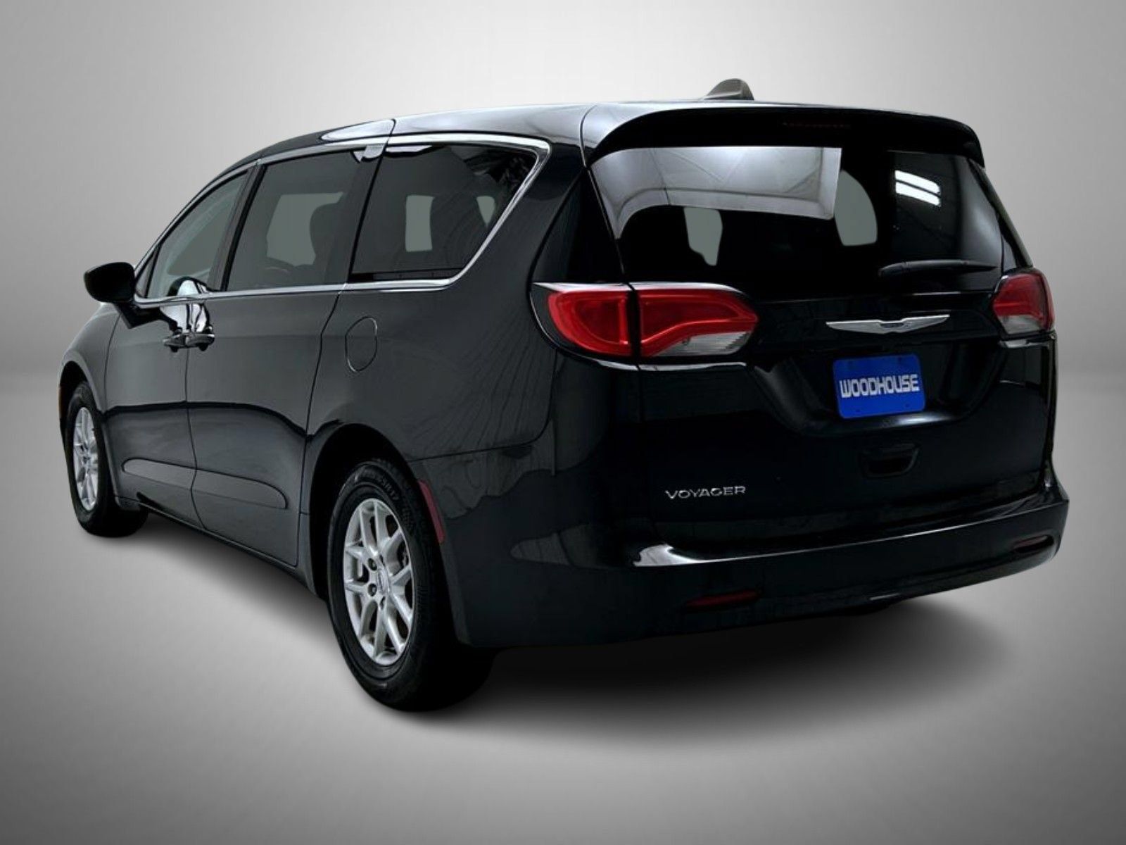 Used 2023 Chrysler Voyager LX FWD image 7