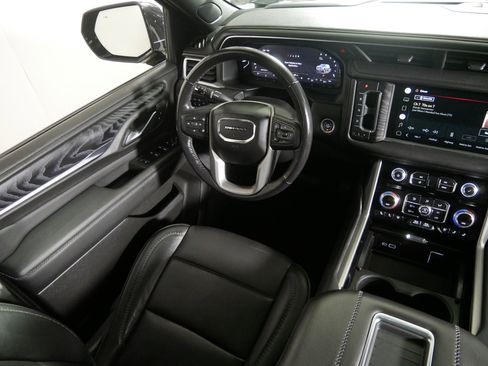 Used 2022 GMC Yukon Denali image 9