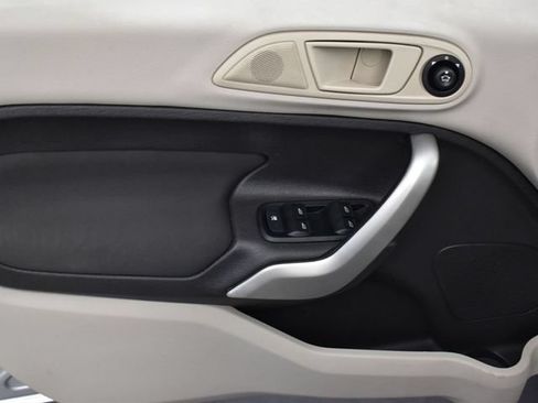 Used 2013 Ford Fiesta SE FWD image 10