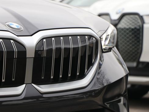 Certified 2025 BMW 530i 530i w/ Premium Package image 6