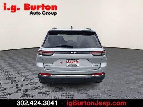 Certified 2023 Jeep Grand Cherokee Laredo AWD/4WD image 5