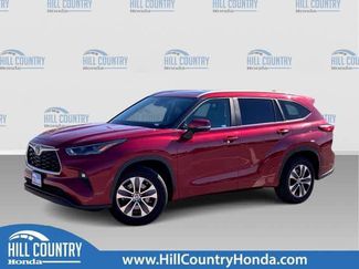 Used 2023 Toyota Highlander XLE video 1