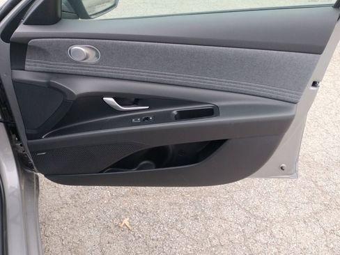 Used 2025 Hyundai Elantra Limited FWD image 45