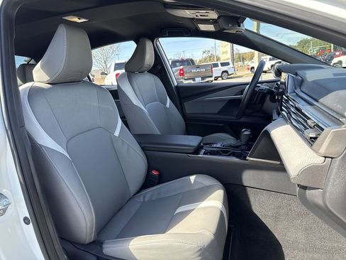 Used 2025 Toyota Camry SE w/ Convenience Package image 21