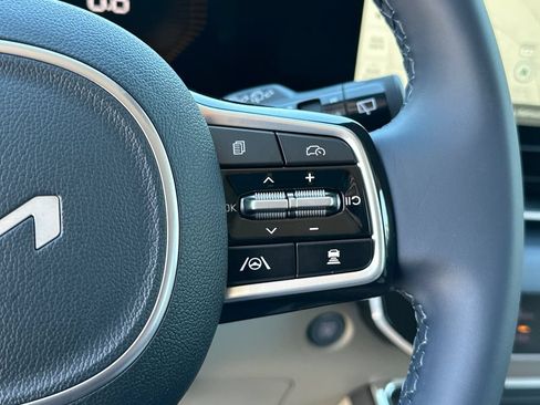 New 2026 Kia Carnival EX FWD image 24